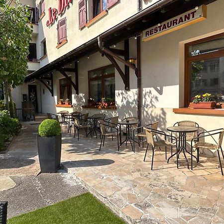 Hotel Le Divona "Au Coeur De Divonne" Экстерьер фото
