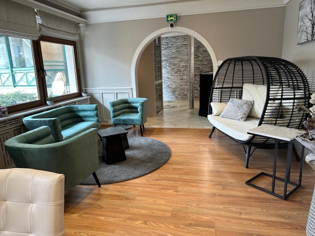 Hotel Le Divona "Au Coeur De Divonne" Экстерьер фото