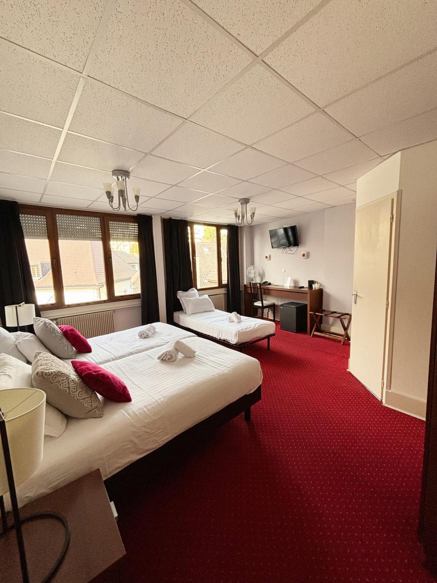 Hotel Le Divona "Au Coeur De Divonne" Экстерьер фото
