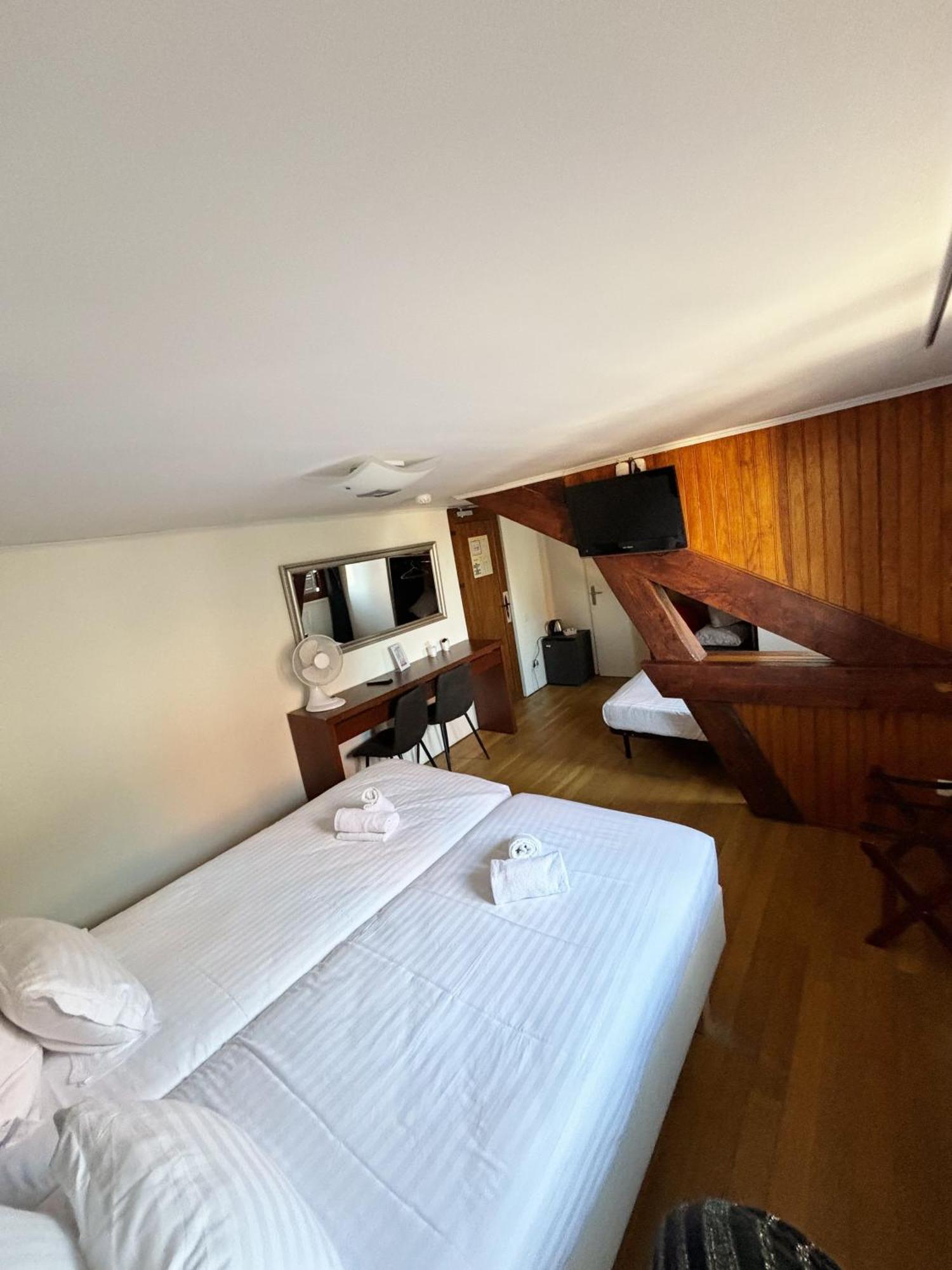 Hotel Le Divona "Au Coeur De Divonne" Экстерьер фото