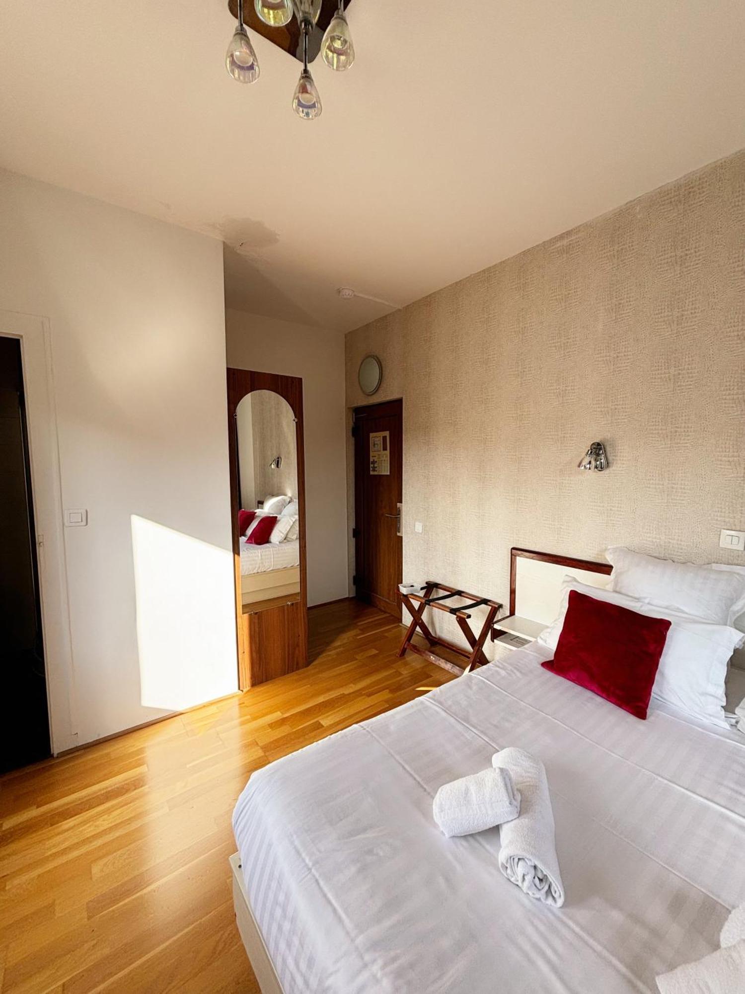 Hotel Le Divona "Au Coeur De Divonne" Экстерьер фото