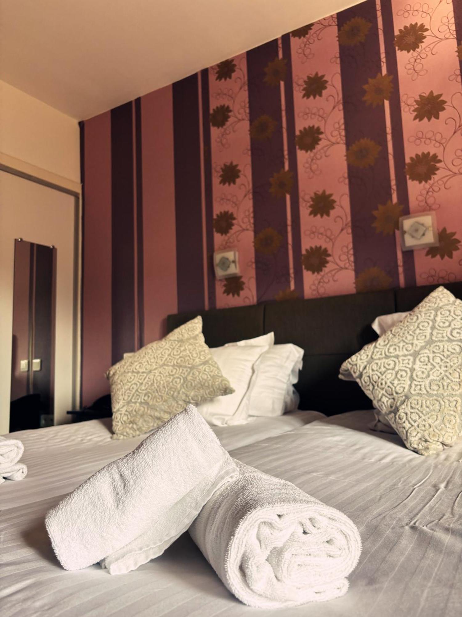 Hotel Le Divona "Au Coeur De Divonne" Экстерьер фото