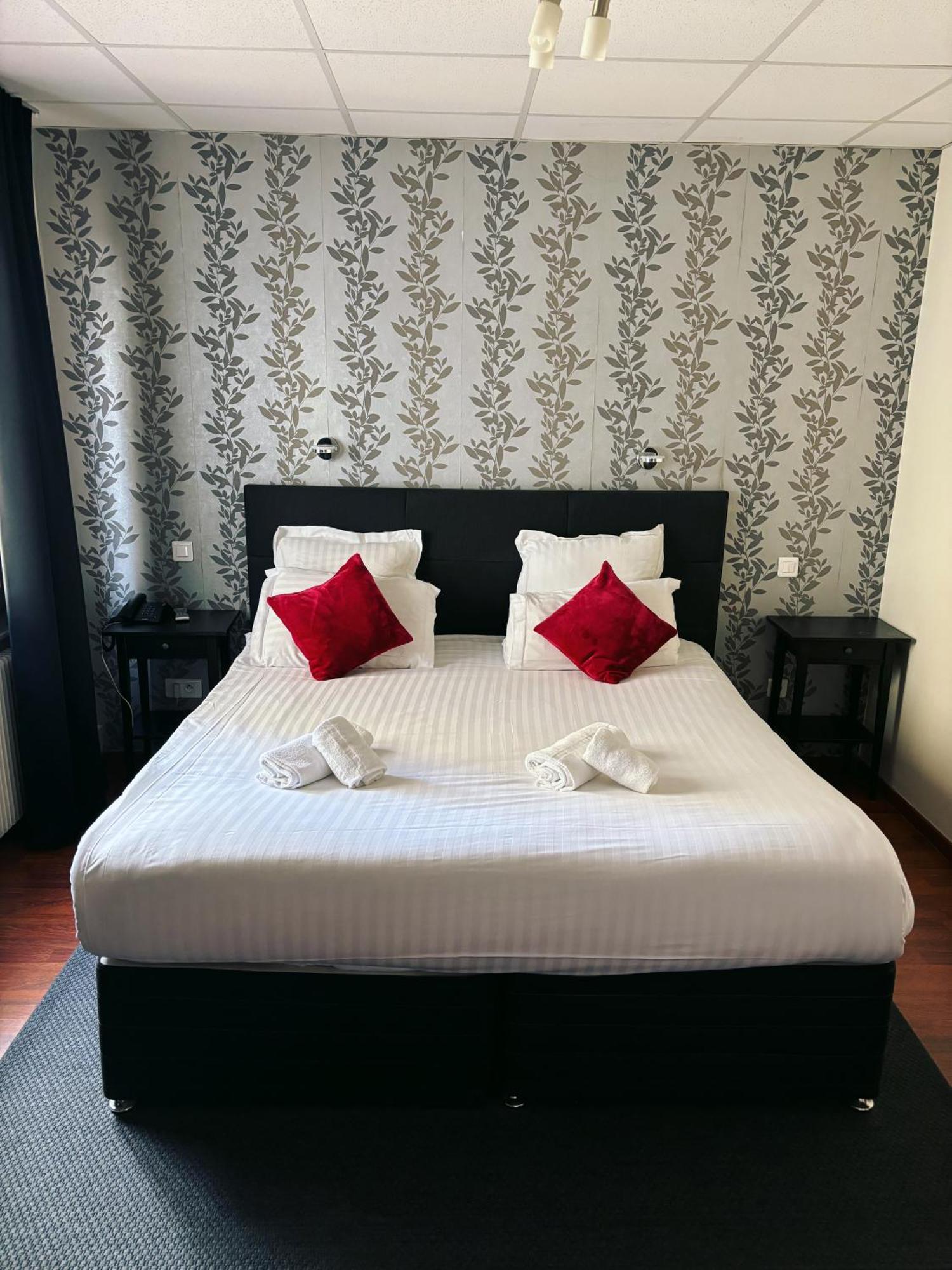 Hotel Le Divona "Au Coeur De Divonne" Экстерьер фото