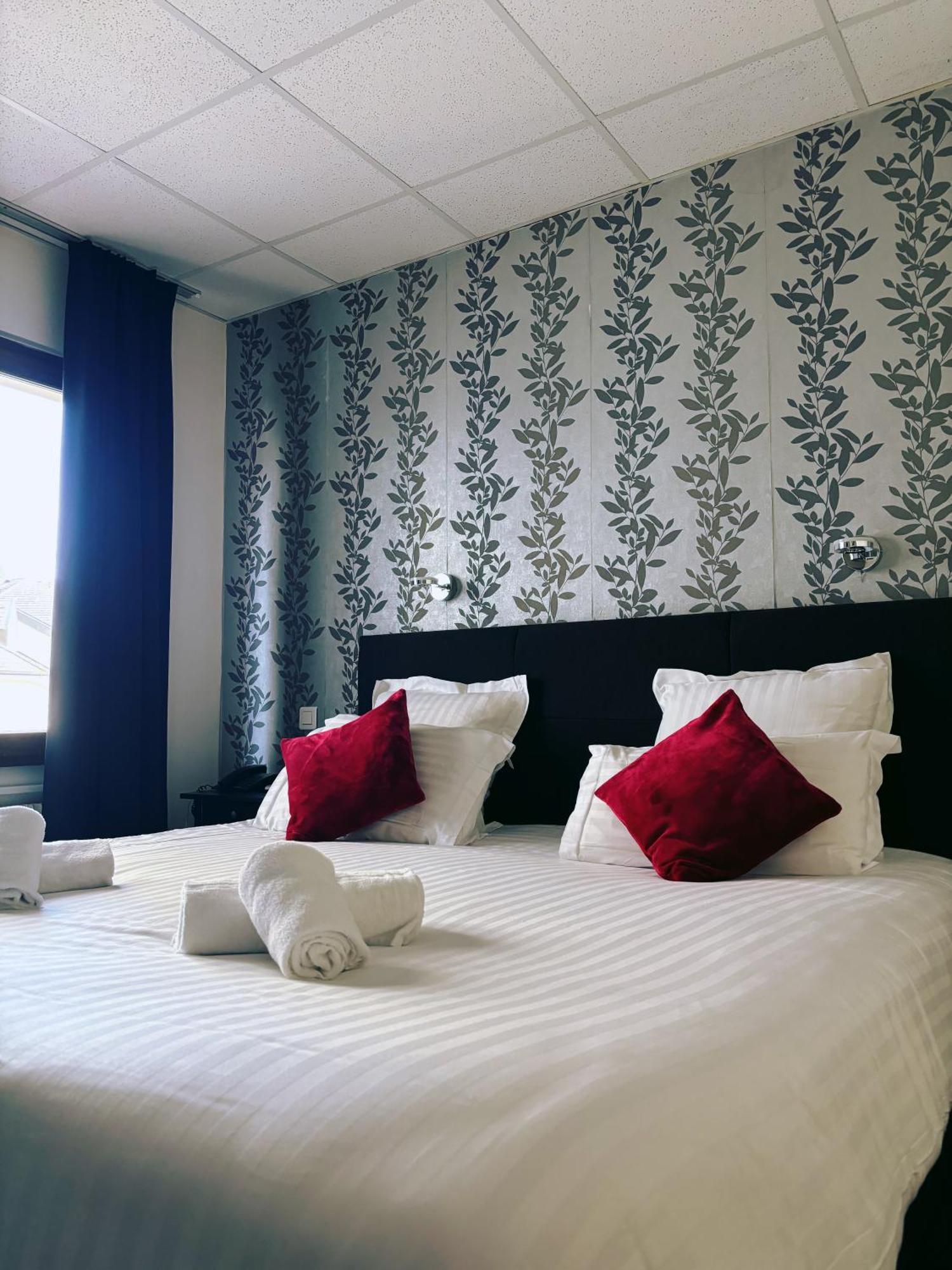 Hotel Le Divona "Au Coeur De Divonne" Экстерьер фото