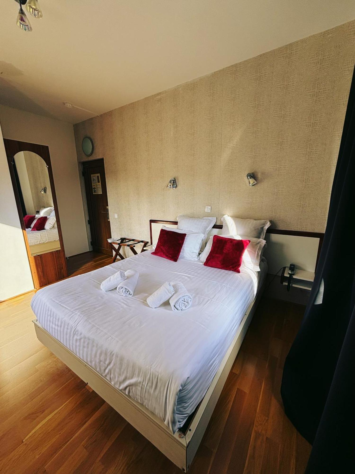 Hotel Le Divona "Au Coeur De Divonne" Экстерьер фото