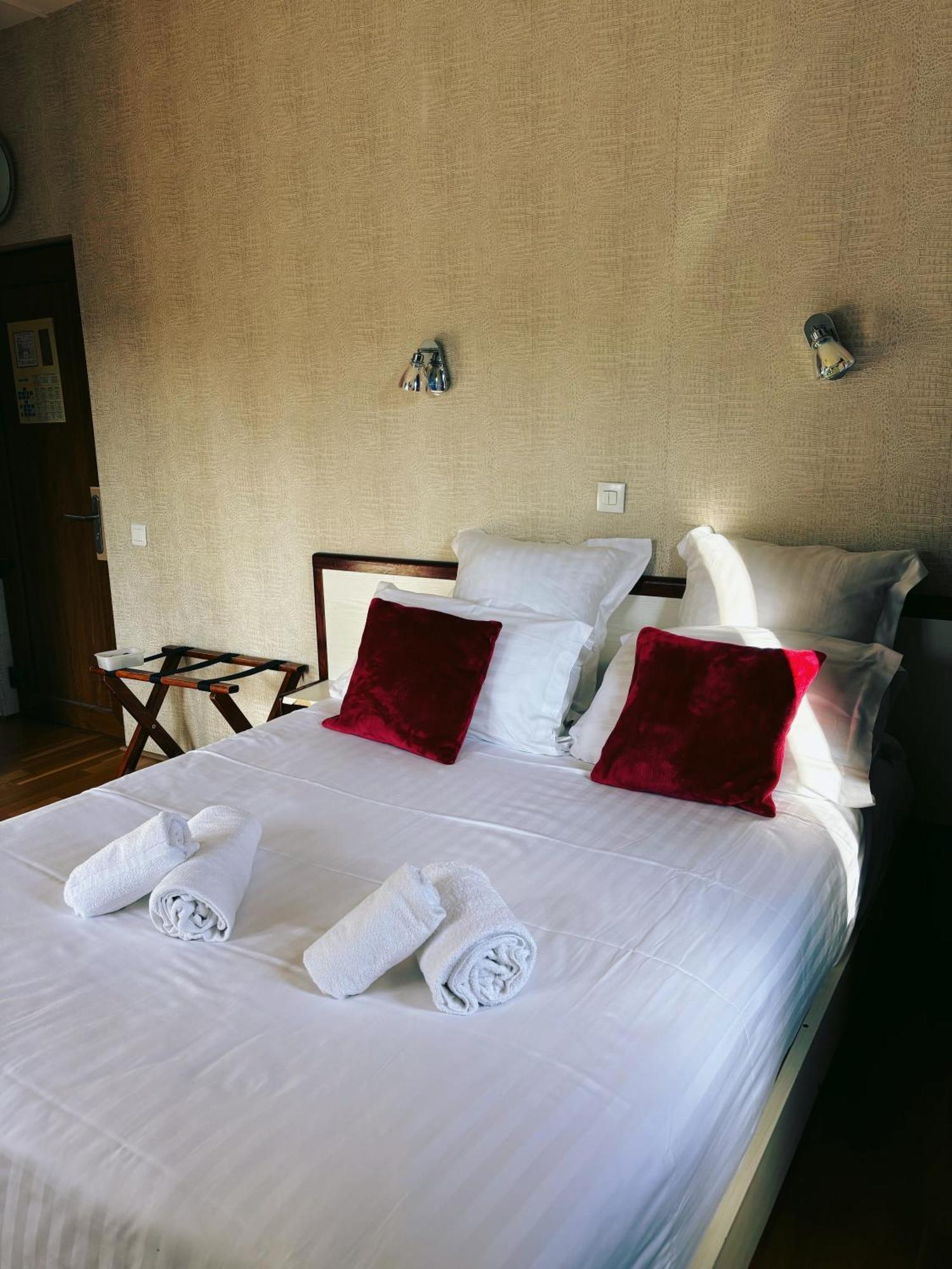 Hotel Le Divona "Au Coeur De Divonne" Экстерьер фото