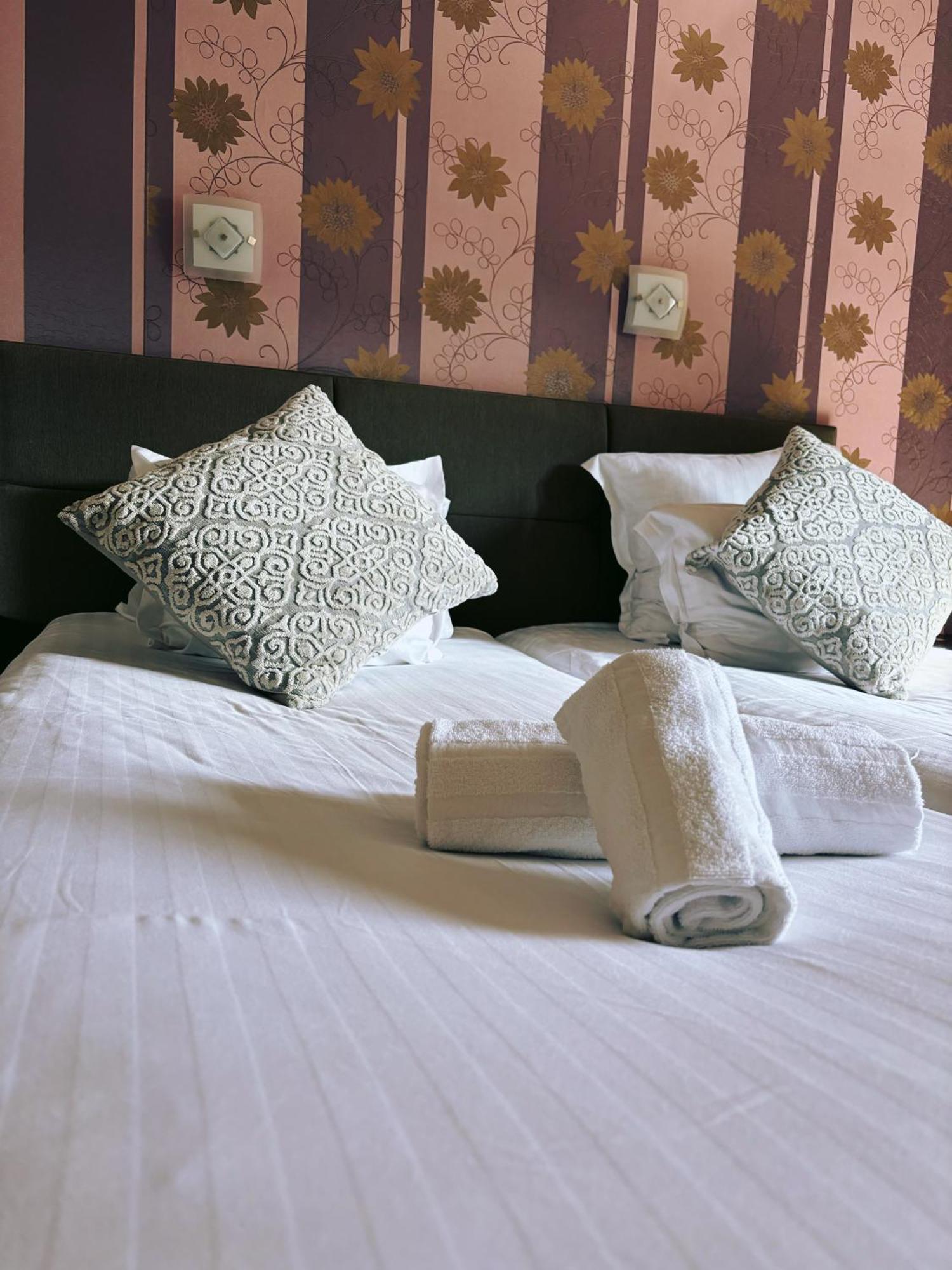 Hotel Le Divona "Au Coeur De Divonne" Экстерьер фото