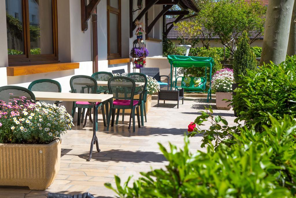 Hotel Le Divona "Au Coeur De Divonne" Экстерьер фото