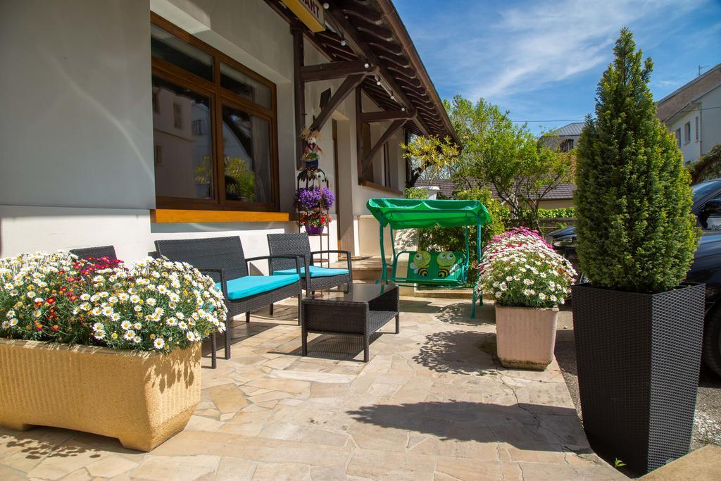 Hotel Le Divona "Au Coeur De Divonne" Экстерьер фото